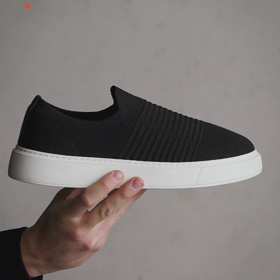 Comfitz zwarte slip-on schoen, geschikt voor business casual looks.